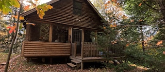 Secluded 2BR Log Cabin on 52 Wooded Acres