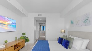 Master room - City & Marina Views 2BR APT w/ Home‑Style Comforts (Hallandale Beach)