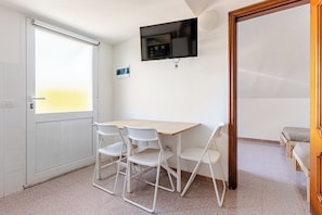 Dining - A unique and charming attic apartment, thoughtfully designed and fully equipped (Piazza)