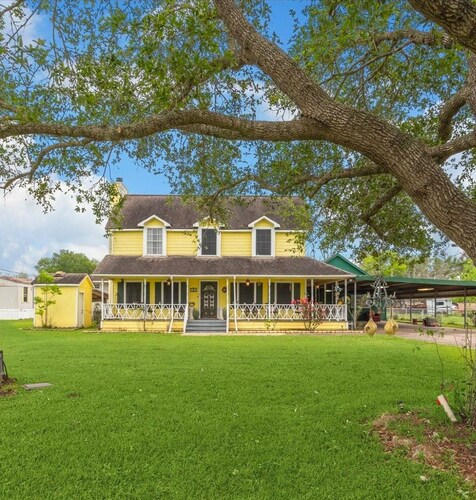 4-bedroom Farmhouse/ Event space in superb Richmond with cozy charm