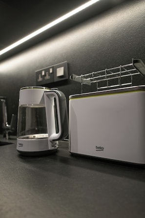 A kitchenette with a coffee maker and a toaster. - Marea Grand Harbour  (Kalkara)