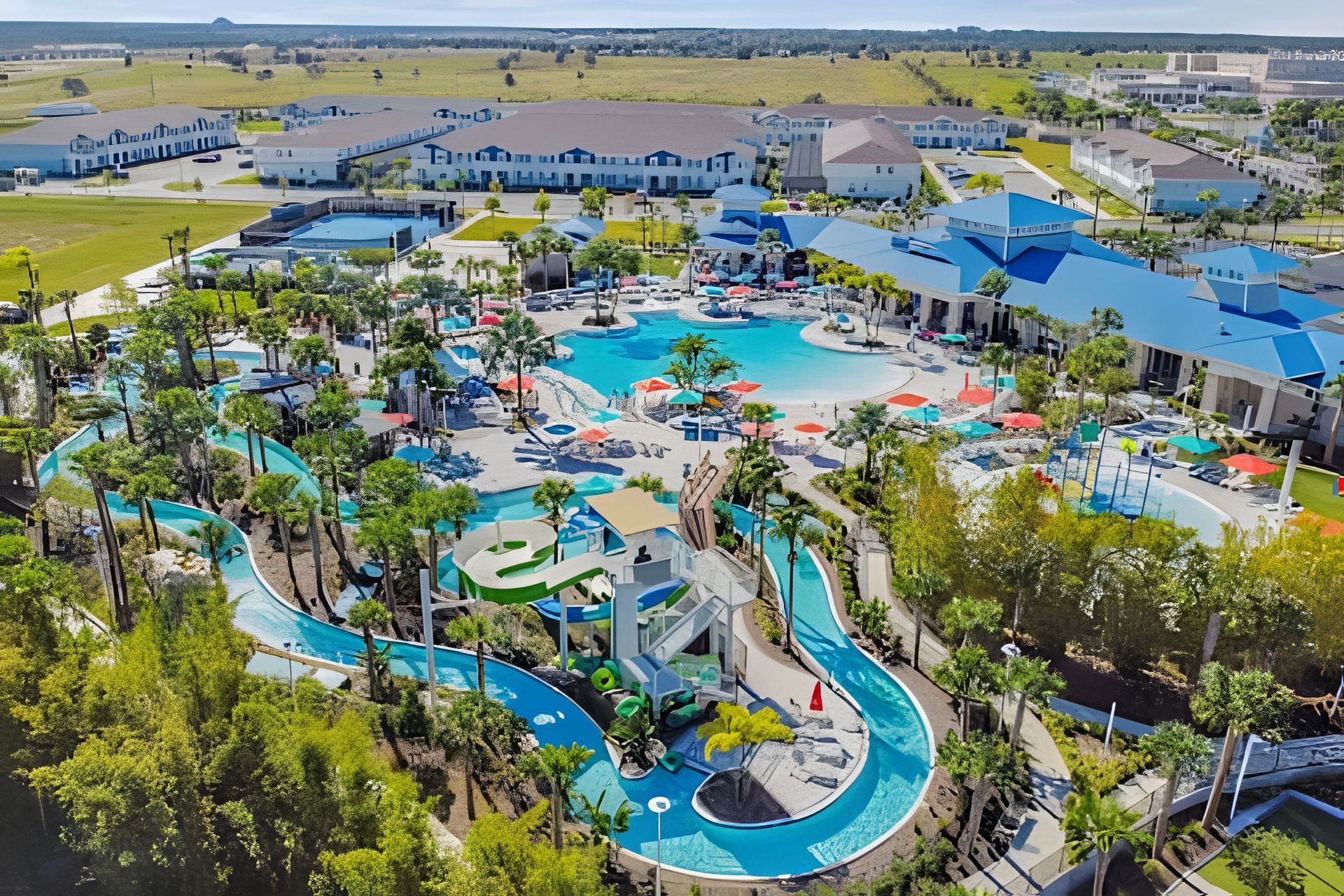 Un resort con múltiples piscinas, un tobogán acuático y diversas zonas de estar al aire libre.