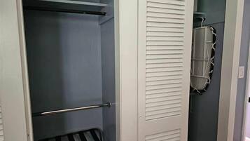 Revo1 master closet