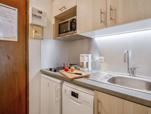 Private kitchen - Cozy studio with south-facing balcony - 4 guests (Saint-Chaffrey)