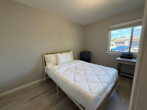 Spacious 2BR Condo - UIUC, Carle + Free Parking