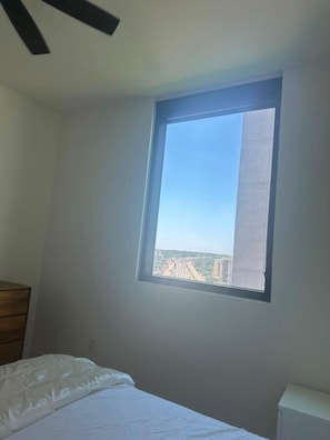 Room - Cozy 2-bedroom condo with AC in enchanting Austin on Rainey Street (Austin)