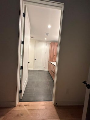 Interior - Cozy 2-bedroom condo with AC in enchanting Austin on Rainey Street (Austin)