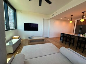 Living area - Cozy 2-bedroom condo with AC in enchanting Austin on Rainey Street (Austin)