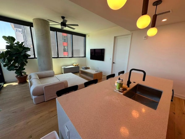 Interior - Cozy 2-bedroom condo with AC in enchanting Austin on Rainey Street (Austin)