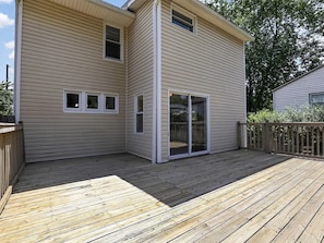 A two-story house with a wooden deck and a sliding glass door. - Long Term Housing In Newark : The Robbins (Newark)