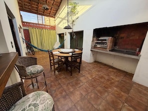 Outdoor dining - Pousada Villavera (Caraguatatuba)