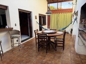Outdoor dining - Pousada Villavera (Caraguatatuba)