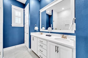 Bathroom - Oasis Beach Haus (Watersound)