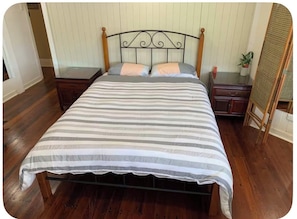 Room - Interbane House -Elegance, Style, Privacy, Entertainment. (Stanwell Tops)