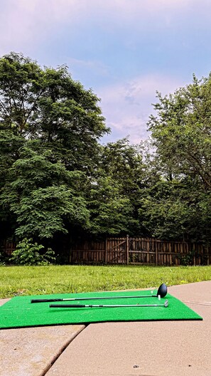 Property grounds - Elegant 5,000 Sq Ft Estate on 3 Acres, Pool&Jacuzzi. 10 min from Downtown Indy! (Indianapolis)