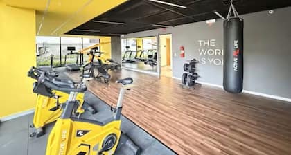 Stylish Suite in La Carolina, Parking + Gym