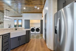 There is a washer and dryer on the main level!
 - Mountainaire Getaway Cabin (Broken Bow)