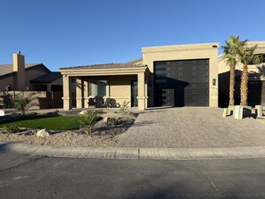A residential property with a covered patio, a garage, and a landscaped driveway. - Winter Snowbird Retreat in Lake Havasu City, Arizona! Brand New Island Home (Lake Havasu City)