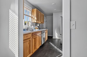 Private kitchen - Newly Remodeled 4 Bedroom Townhome for 8 Guests (Billings)