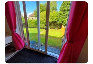 Interior - Spacious, quiet 2 bedroom garden flat sleeps 4 (Coatbridge)