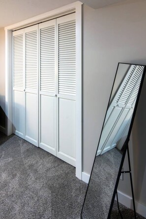 Full-length mirror for getting all gussied up. - Deco Garden Lounge - With Sauna Access! (Ogden)