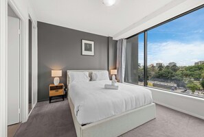 Room - Elegant 2BR Escape with City Views | Brisbane CBD (Brisbane City)