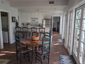 A dining area with a round table, chairs, and a basket of fruit. - Quiet 1-bdrm guest house on 2.5 Acre private gated estate in Central Phoenix (Phoenix)