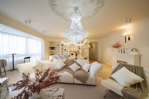 Living area - Book&Bed-Yuyuan City God Temple2 (Huangpu District)
