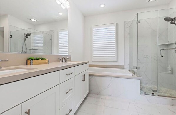 A modern bathroom with a glass shower enclosure, a large mirror, and a bathtub. - Irvine Orchard Hills 4B3B Great Home (Irvine)