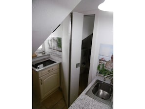 Private kitchen - Holiday Apartment With 1 Bedroom (Lindau)