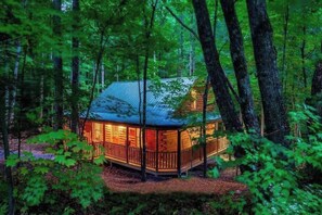 A cabin surrounded by dense forest. - Sleeps 8, Private Mini Golf, Hot Tub, Arcade, Log Cabin, 9 Mi to Dollywood (Sevierville)