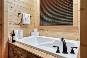 Rustic soaking tub with spa-like touches and warm cabin charm - Sleeps 8, Private Mini Golf, Hot Tub, Arcade, Log Cabin, 9 Mi to Dollywood (Sevierville)