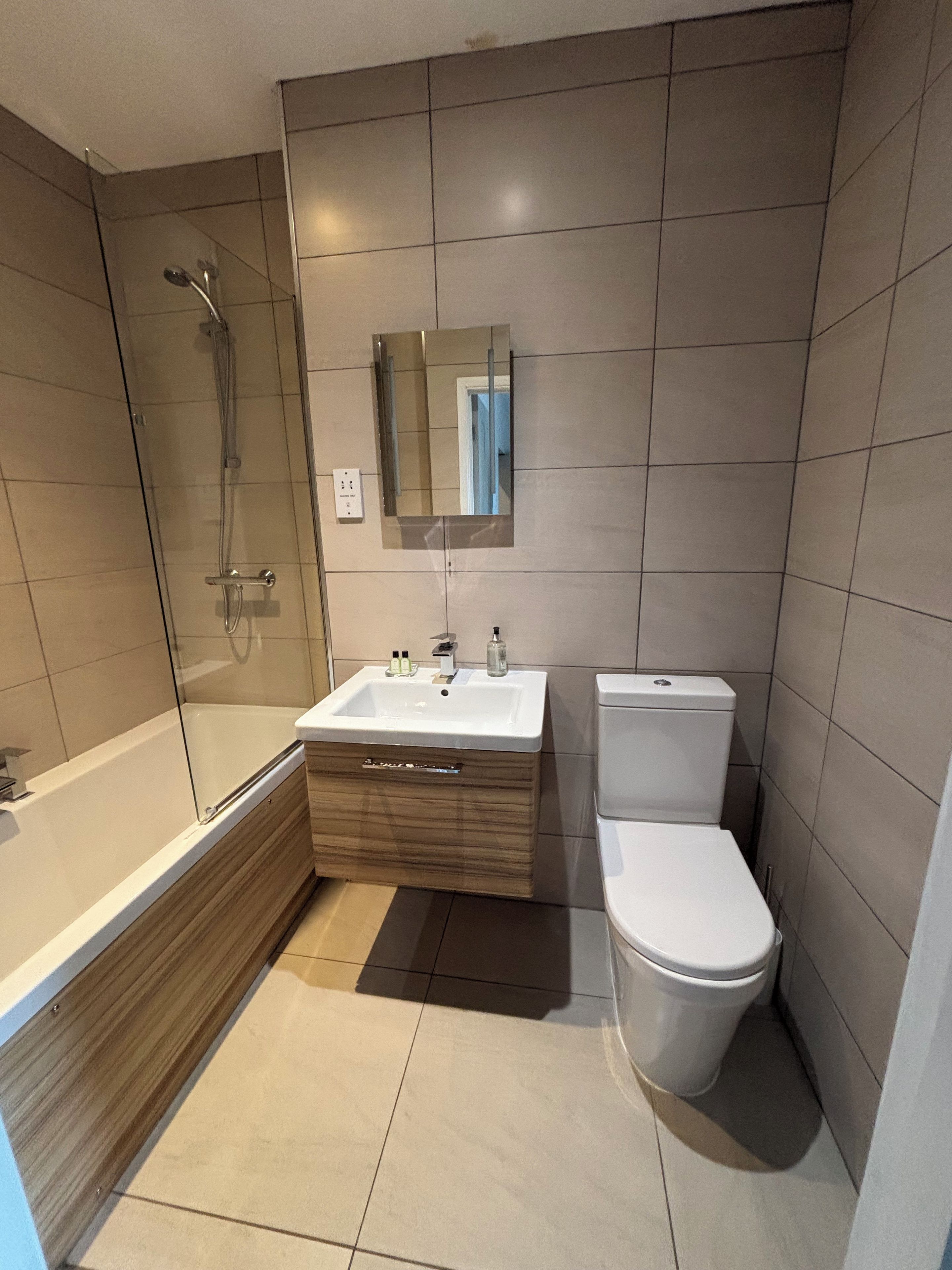 A modern bathroom with a bathtub, a sink, and a toilet.