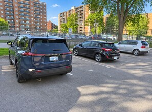 A parking lot with multiple cars, including a black SUV and a silver hatchback. - Cozy 2 rooms in a Mississauga 4 room condo,Cooling,heating,gym& swimming pool (Mississauga)