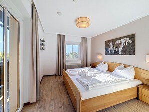 Möbel, Interior Design, Flooring, Decke, Fussboden, Stuhl, Zimmer, Beleuchtung, Tabelle, Küche & Esszimmer Tisch
