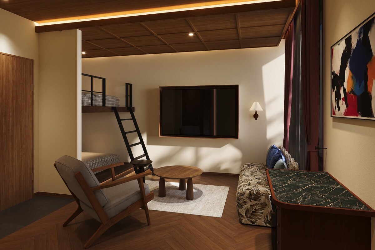 Un salon moderne avec un plafond en bois, un canapé, une table basse, un téléviseur fixé au mur et un tableau.