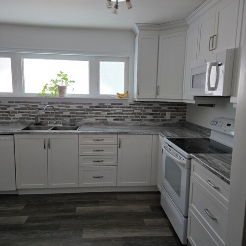 Short Term 3 Bedroom Rental-1 parking spot only. Ideal for rest and relaxation.