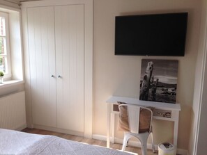Room - Holiday Home in Oldsum With Swimming Pool (Oldsum)