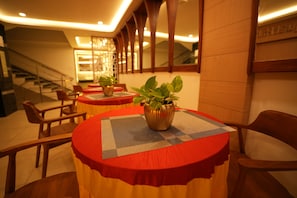 Khu ăn uống