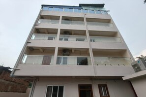 Exterior detail - hotel Vasundhara Inn (Jatahi)