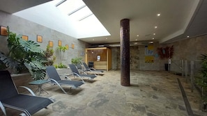 Interior - Spacious 3-bedroom apartment with AC in charming El Raso (el raso)