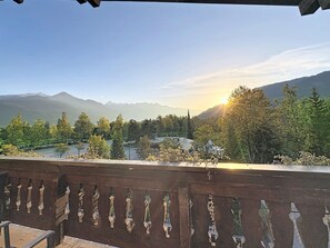 A balcony with a view of a valley and mountains. - Wiesbachhorn am See by Interhome (Zell am See)