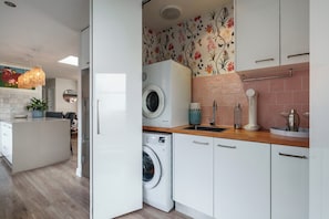 Interior - Cottesloe Coastal Escape | Fire Pit & Games (Barwon Heads)