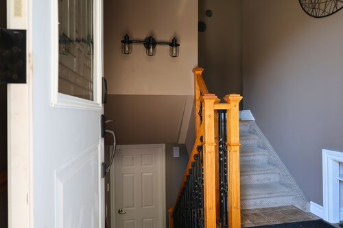 Melrose Heights | 4BR Executive Home