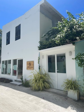 A white building with a sign reading 'TROPICORA THODDOO'. - Tropicora Thoddoo (Thoddoo)