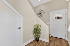 Interior - Lovely New 3br House w/ Firepit, Mountain Views, Near Sedona, Jerome, Route 66 (Dewey-Humboldt)
