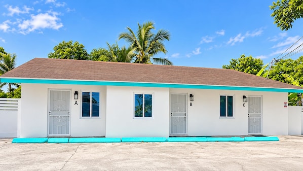Exterior - Aqua Suites (Nassau)