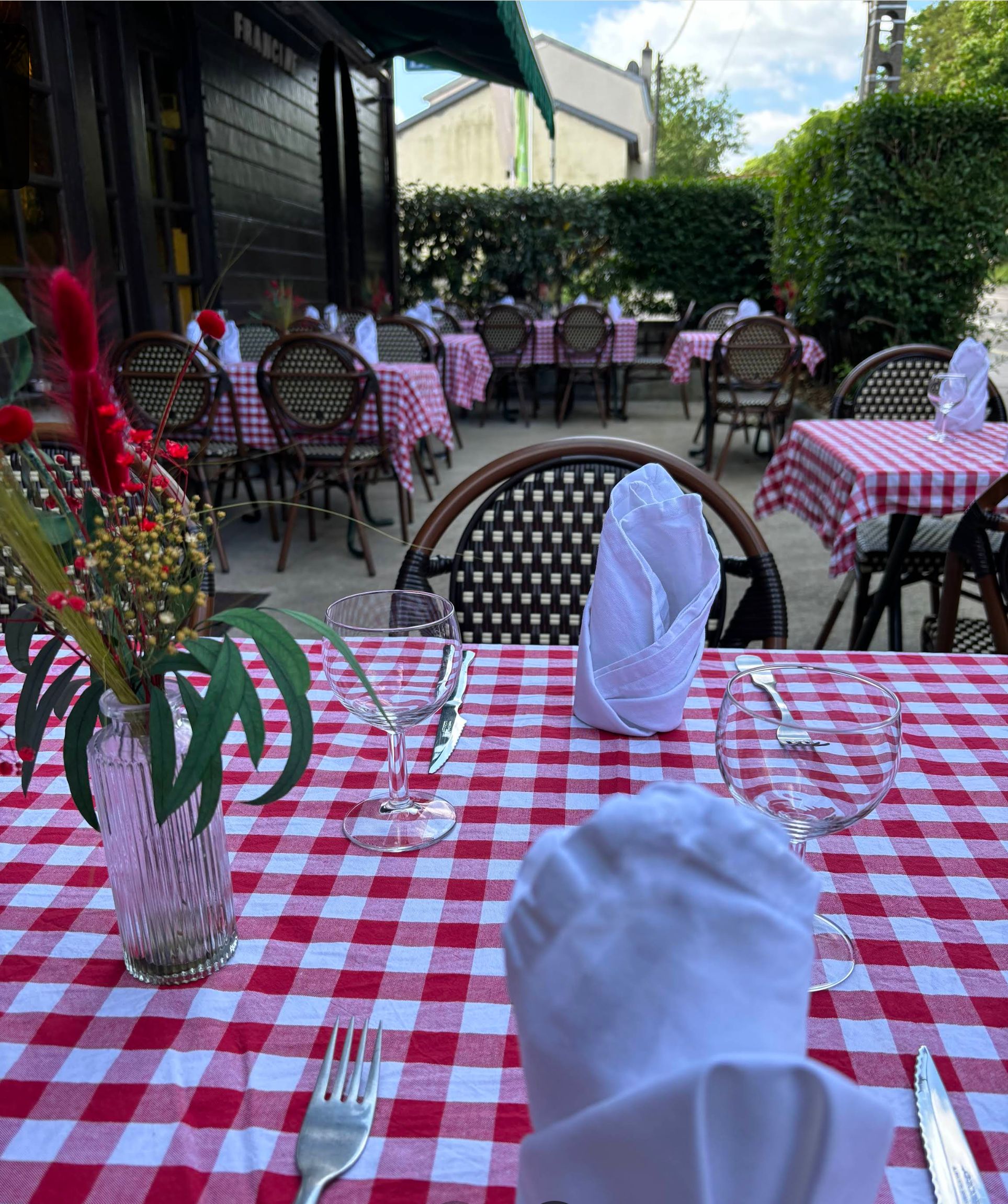 Outdoor dining