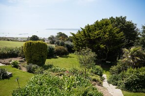 A well-maintained garden with a variety of plants and a clear view of the sea. - Little Acres - sleeps 12 guests  in 5 bedrooms (Marazion)