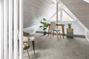 Spindrift mezzanine office Gwithian Towans - Spindrift - sleeps 6 guests  in 3 bedrooms (Hayle)